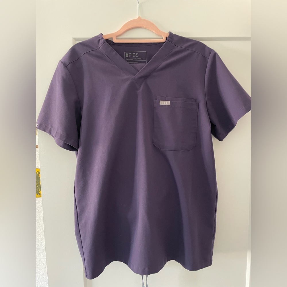 figs scrub top Leon